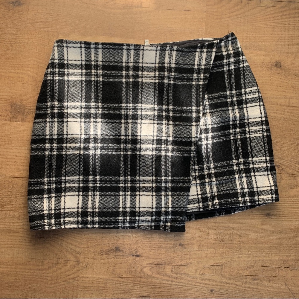Black and White Plaid Envelope Mini Skirt